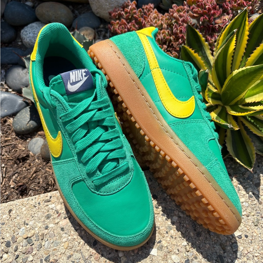 Nike Women’s Field General Retro Shoes - Picture 7 of 16